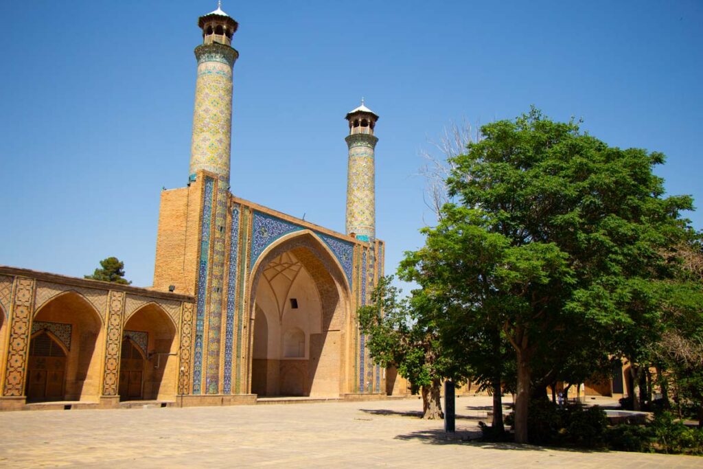 حیاط مسجد عتیق